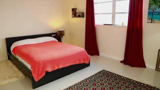 Beachfront Bargain Hunt