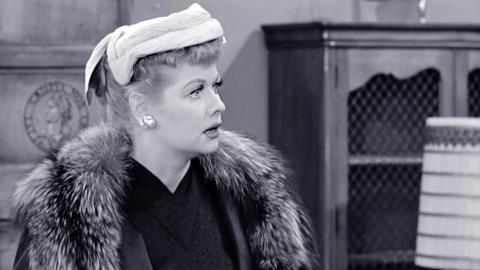 Lucy Gets Chummy With the Neighbors