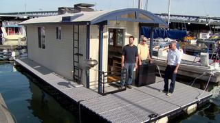 A Tiny House Boat in Seattle A Tiny House Boat in Seattle