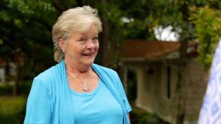 Beachfront Bargain Hunt