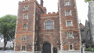 The Real Q; Alibi Clock; Sasquatch in a Shell The Real Q; Alibi Clock; Sasquatch in a Shell