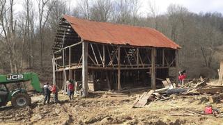 Turning a Ramshackle Cabin Into a Guest House in Missouri Turning a Ramshackle Cabin Into a Guest House in Missouri