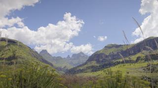 The Drakensberg: Barrier of Spears The Drakensberg: Barrier of Spears