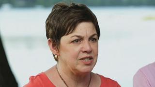 Lakefront Bargain Hunt