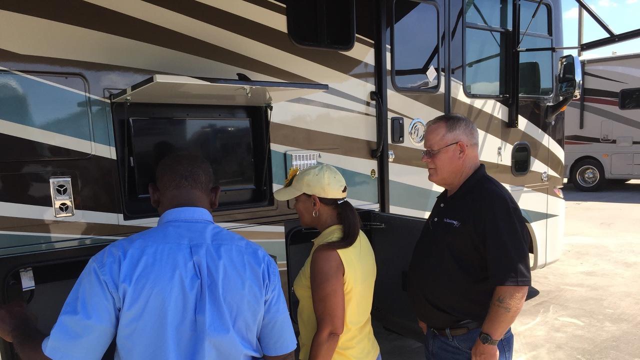 Watch Going RV: S5E6 - RV for Retirement on Philo (Free Trial)