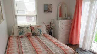 Beachfront Bargain Hunt