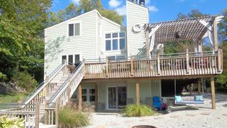 Lakefront Bargain Hunt