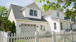 Beachfront Bargain Hunt