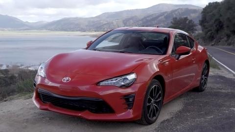 2017 Mazda MX-5 Miata RF vs. 2017 Toyota 86