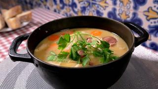 Bizarre Foods: Delicious Destinations