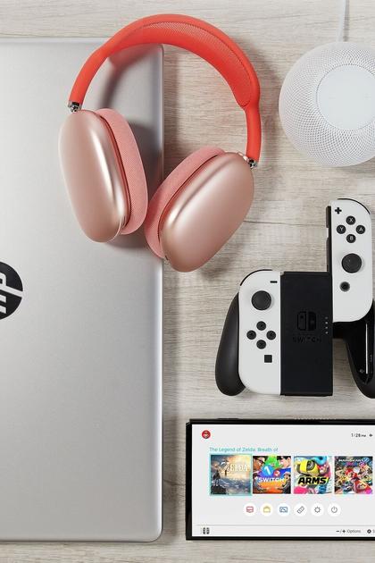 Electronic Connection Featuring TRACFONE