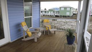 Beachfront Bargain Hunt