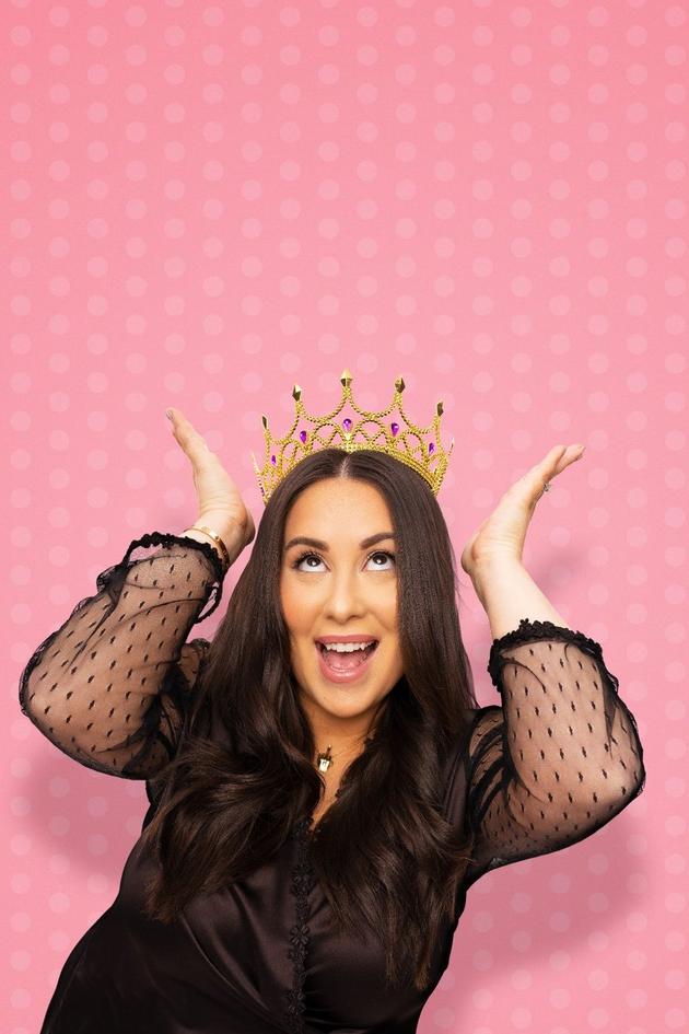 Claudia Oshry: Disgraced Queen