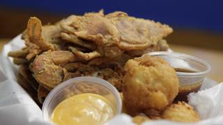 Bizarre Foods: Delicious Destinations