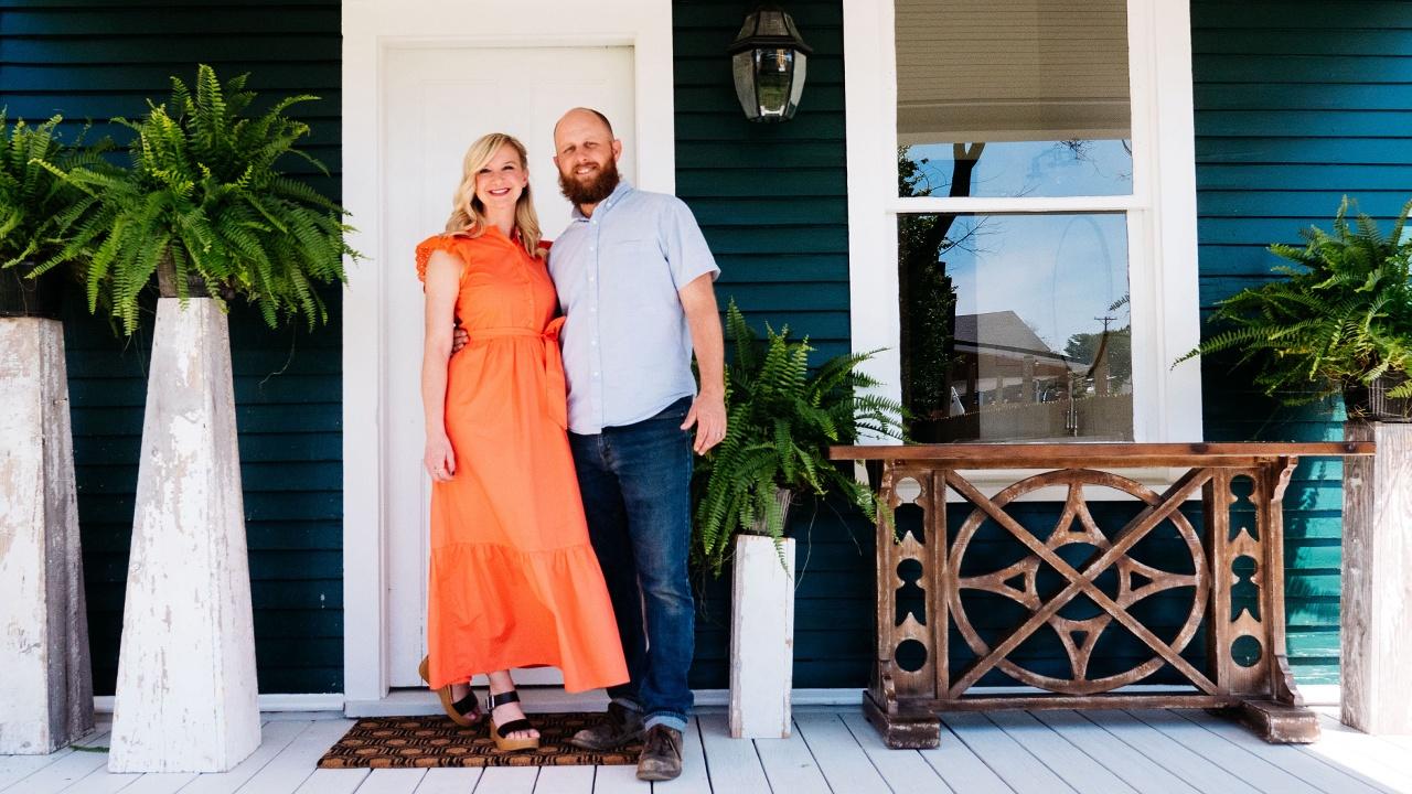 Watch First Time Fixer: S1E7 - Small Town, Big Reno on Philo