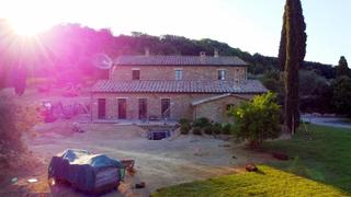 There's a Kitchen in Your Bedroom?! There's a Kitchen in Your Bedroom?!