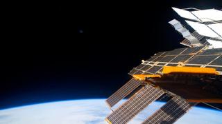 ISS UFO Swarm, Yale Lake Leaf Monster, and Rat King ISS UFO Swarm, Yale Lake Leaf Monster, and Rat King