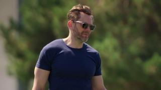 Joel McHale V. Anthony Anderson