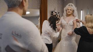 Dressing a Drag Queen Dressing a Drag Queen