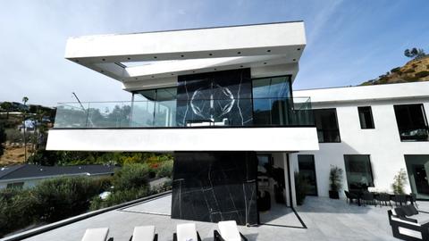 Massive Luxurious Living