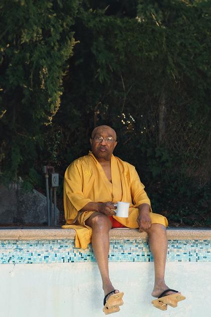 Swamp Dogg Gets His Pool Painted