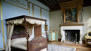 Dreamland: The Bedroom Fit for a King Dreamland: The Bedroom Fit for a King