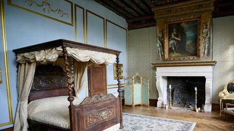 Dreamland: The Bedroom Fit for a King