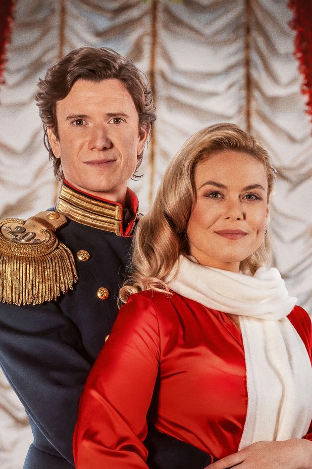 A Royal Christmas Manor