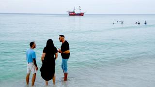 Yacht Curious Yacht Curious