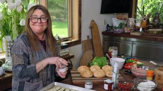 Pork Burgers with Veggies and Mozzarella Pork Burgers with Veggies and Mozzarella