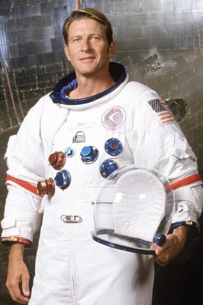 From the Earth to the Moon