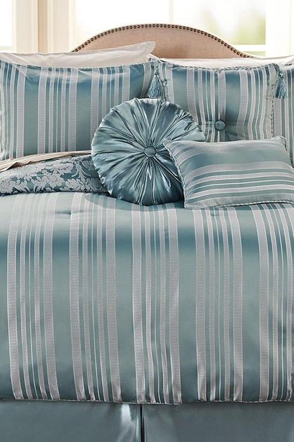 Northern Nights: Linens