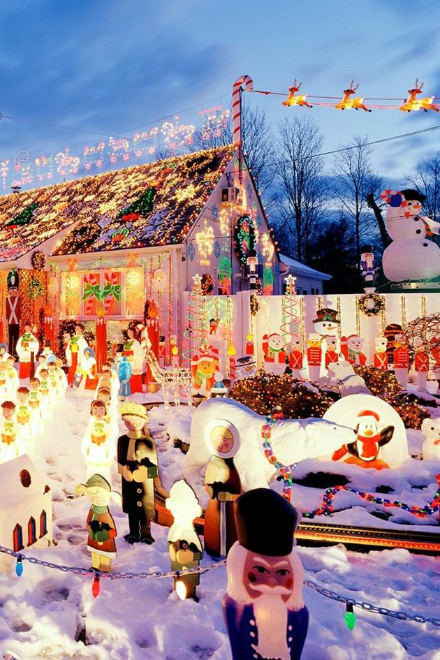 Invasion of the Christmas Lights 2