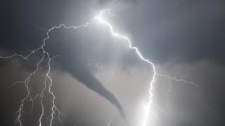 Tornado vs. Airport Tornado vs. Airport