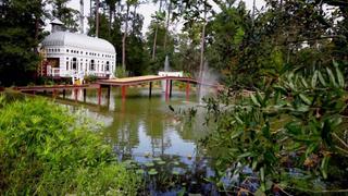 Houseboat Island