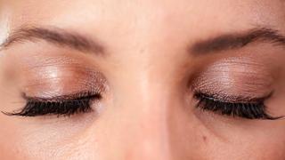 How To Apply False Lashes