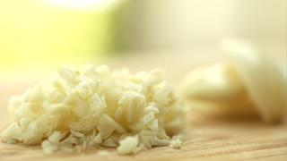 How to Slice Garlic How to Slice Garlic
