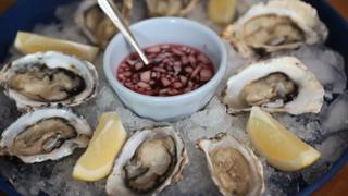 How to Shuck An Oyster How to Shuck An Oyster