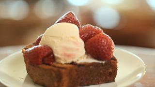 Roasted Strawberries With Pound Cake Roasted Strawberries With Pound Cake